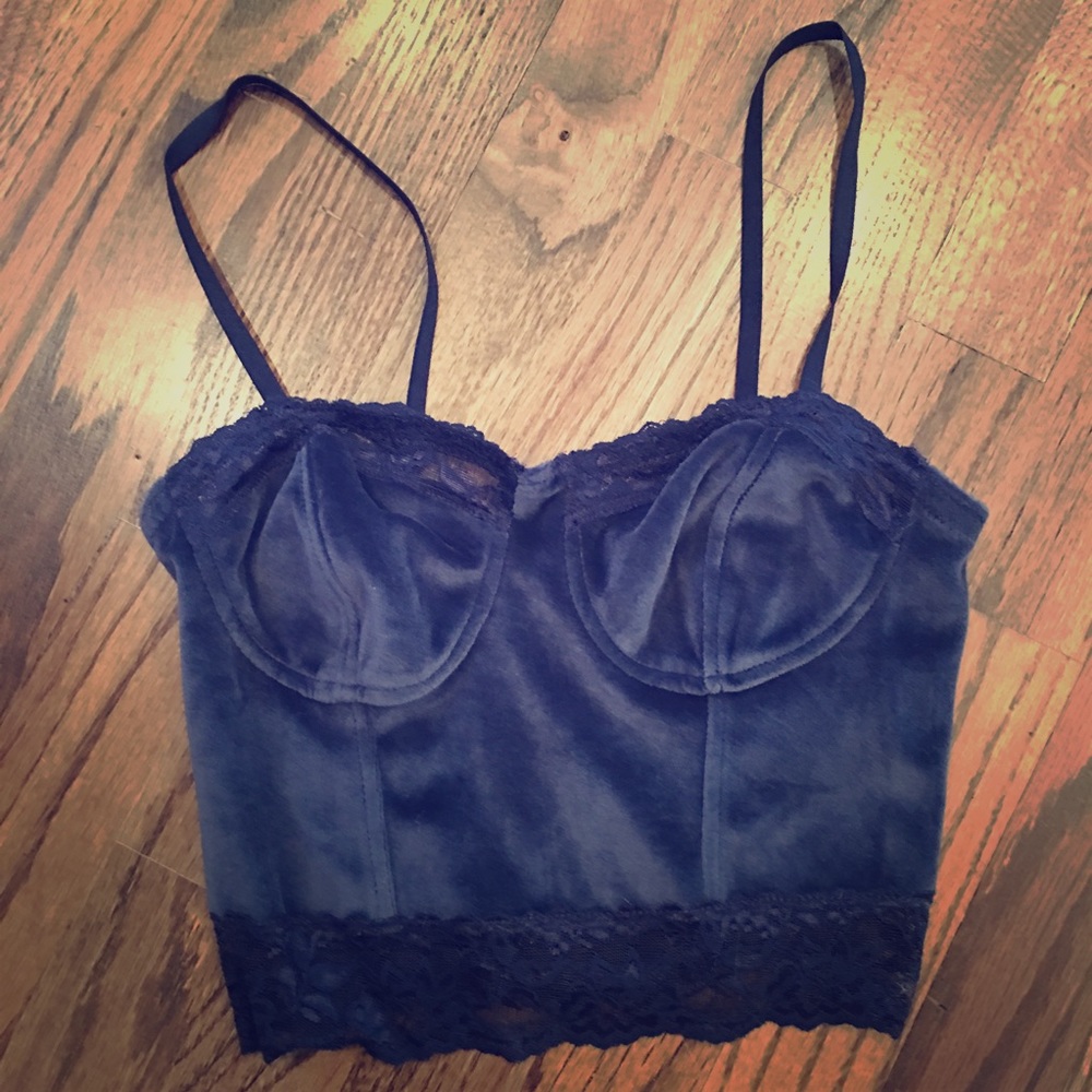 💜🖤A&F Velour Lace crop top🖤💜